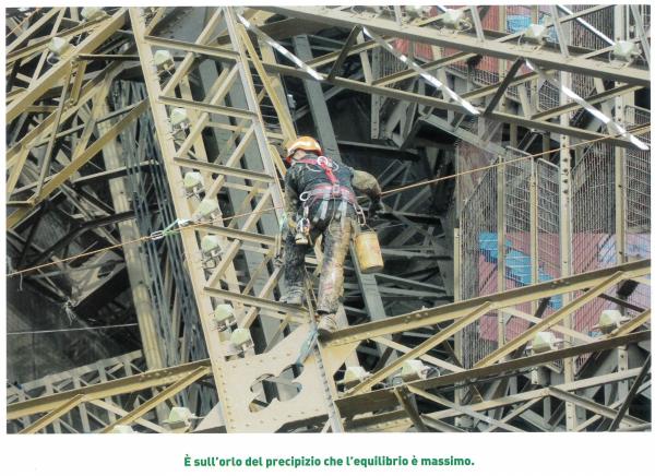 luglio - appeso a un filo