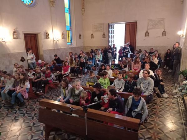 Passeggiata tra i capitelli dedicati a Maria con il gruppo di catechismo di terza elementare