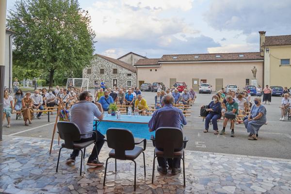 foto presentazione libro 50° Gruppi Spontanei