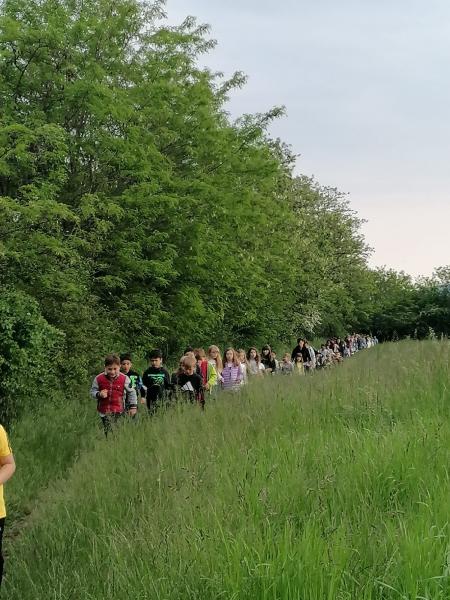 Passeggiata tra i capitelli dedicati a Maria con il gruppo di catechismo di terza elementare